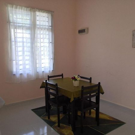 Ummi'S Homestay Besut Кампунг-Куала-Бесут Экстерьер фото