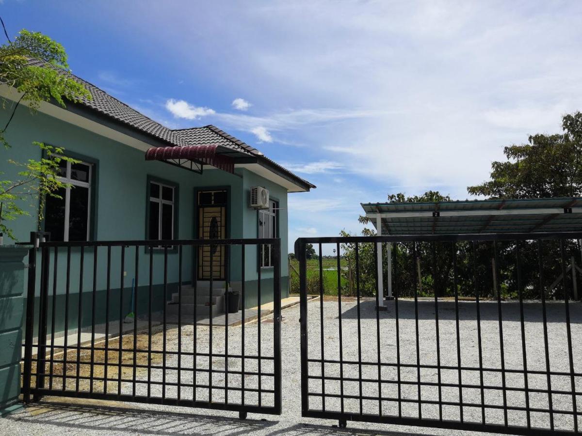 Ummi'S Homestay Besut Кампунг-Куала-Бесут Экстерьер фото