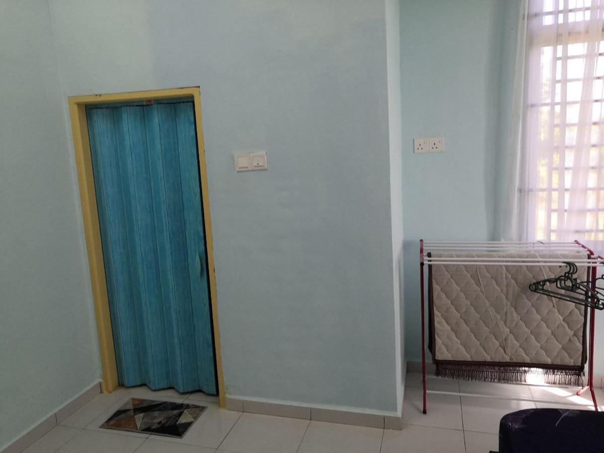 Ummi'S Homestay Besut Кампунг-Куала-Бесут Экстерьер фото