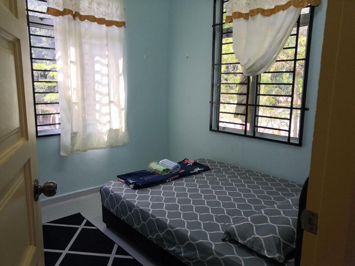 Ummi'S Homestay Besut Кампунг-Куала-Бесут Экстерьер фото