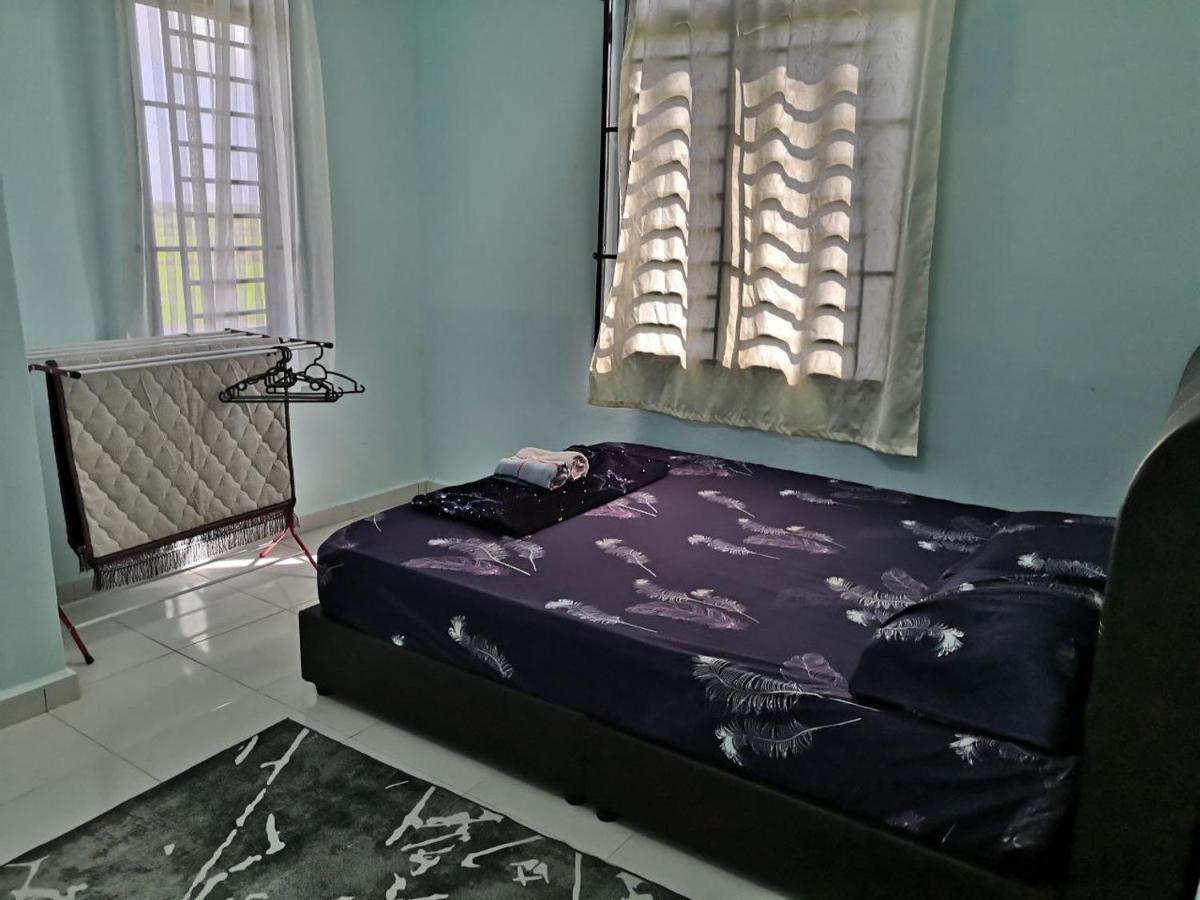 Ummi'S Homestay Besut Кампунг-Куала-Бесут Экстерьер фото